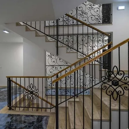 Royal Luxury With Garden And Private Parking Appartement Split